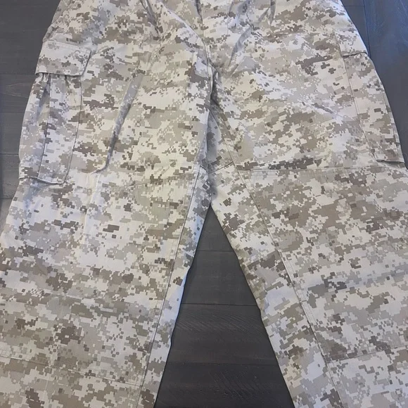 Men’s Camo cargo pants - Picture 3 of 4